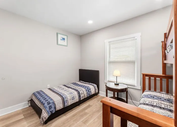 213b Philadelphia Ave Apartment *