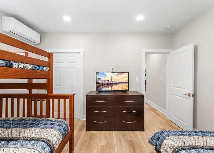 Apartment 213b Philadelphia Ave