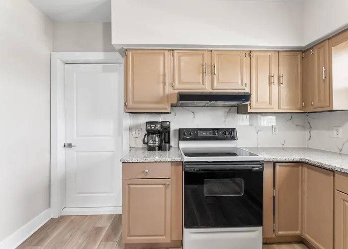213b Philadelphia Ave Apartment *