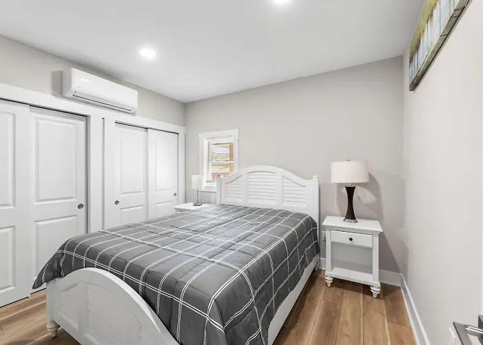 Apartment 213b Philadelphia Ave *